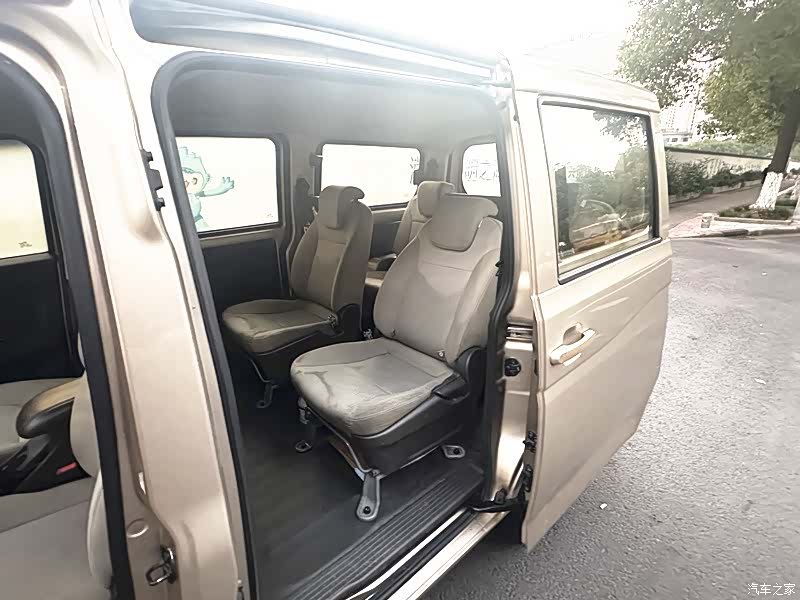 Wuling V, 2017 13