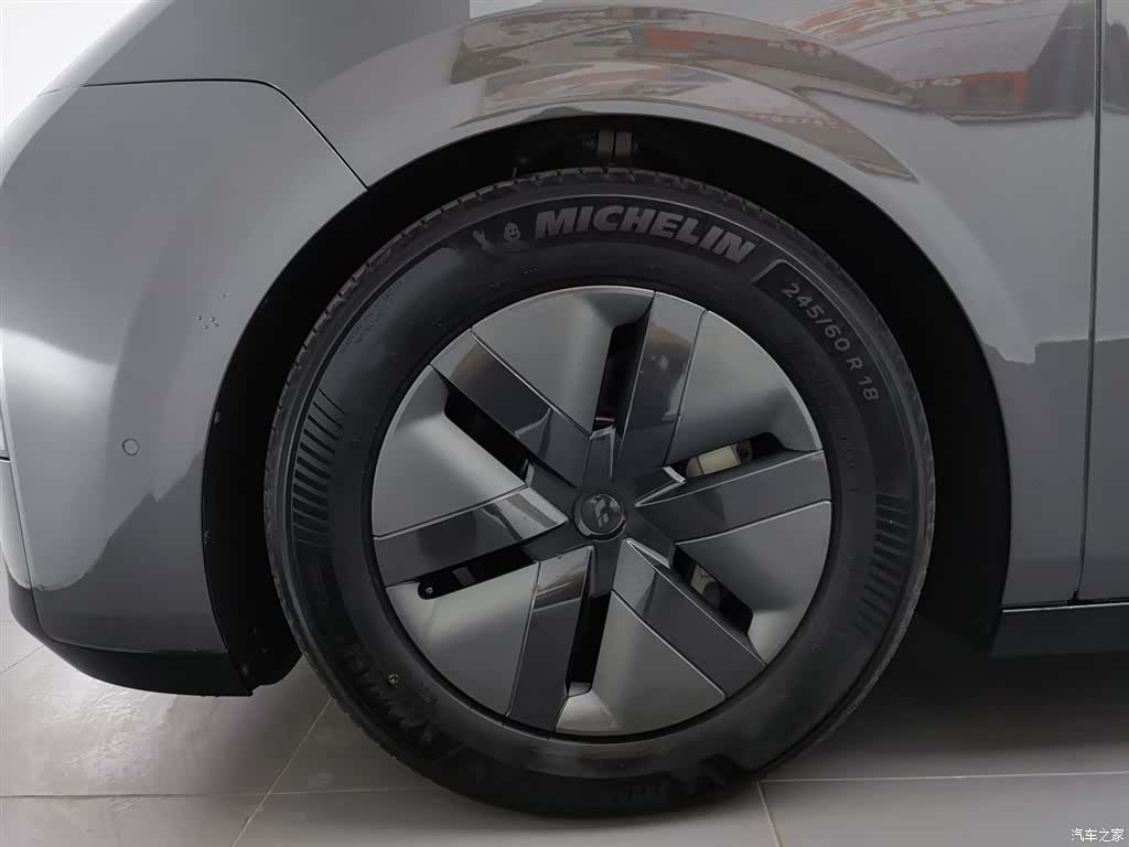 Li Auto MEGA, 2024 17