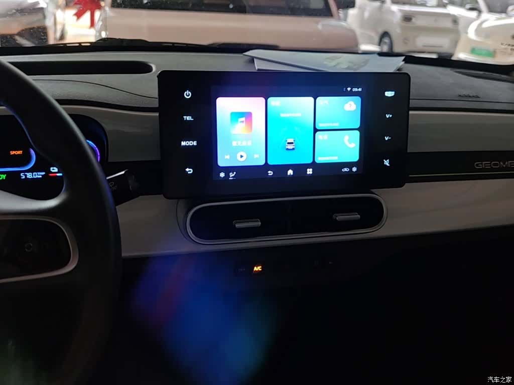 Geely Panda, 2025 13