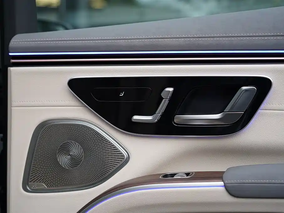 Mercedes-Benz EQS SUV