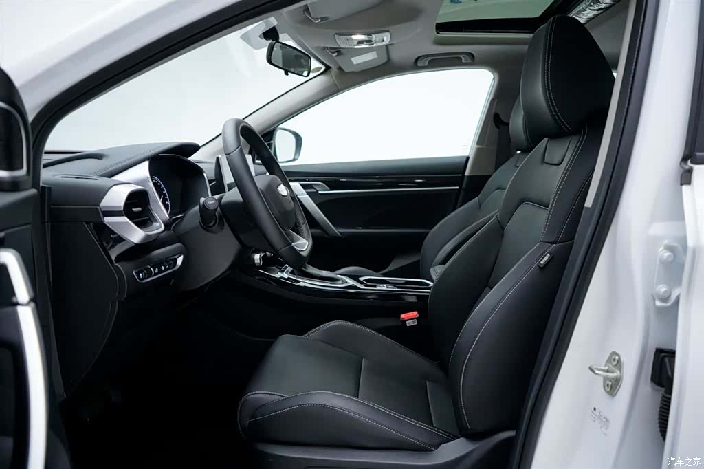Geely Coolray, 2025 4