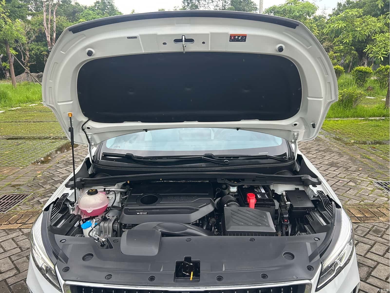 Geely Emgrand, 2022 15