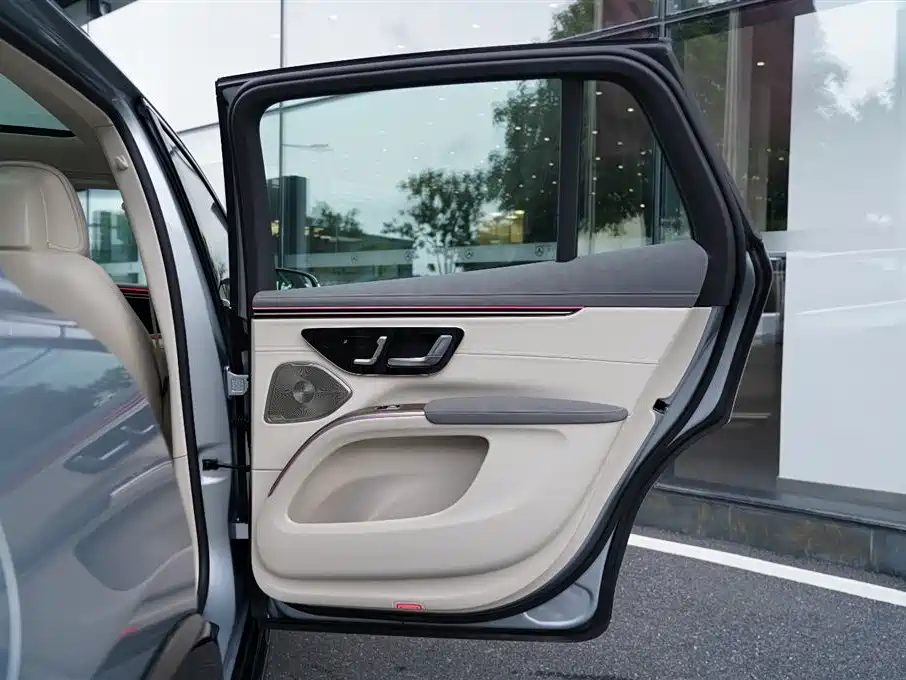 Mercedes-Benz EQS SUV
