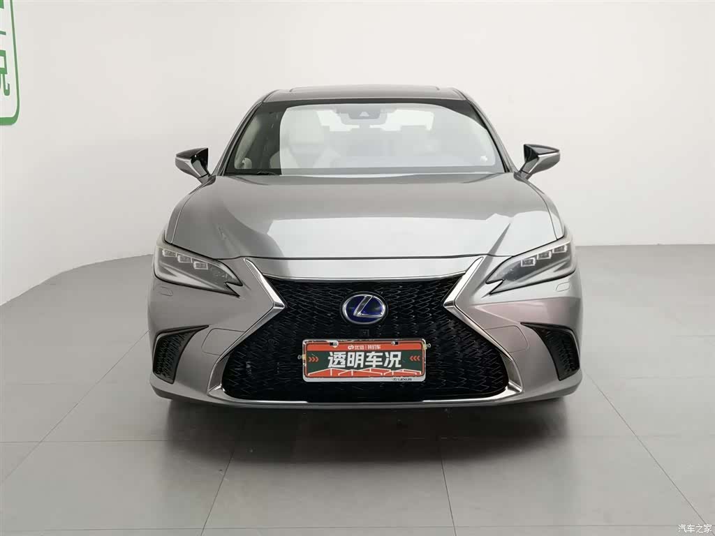 Lexus ES, 2022 3