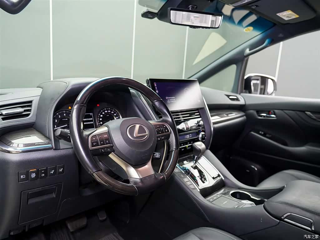 Lexus LM, 2024 9