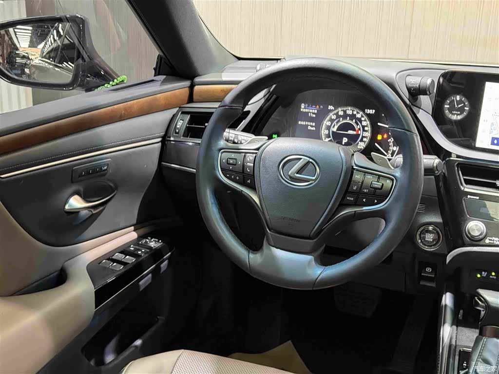 Lexus ES, 2024 25