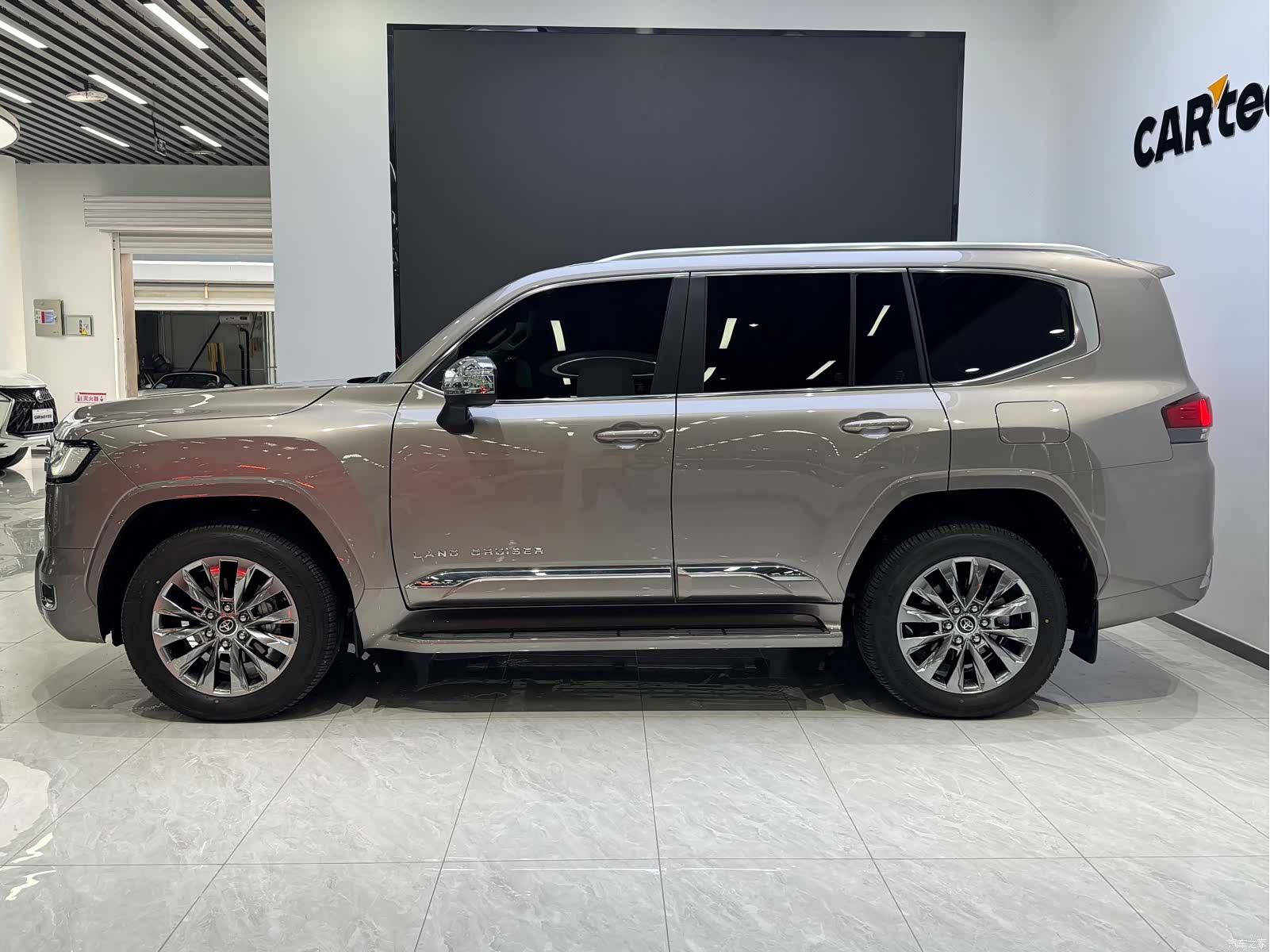 Toyota Land Cruiser, 2026 7