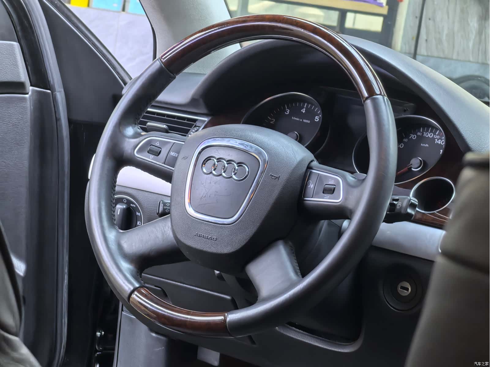 Audi A8L, 2010 16