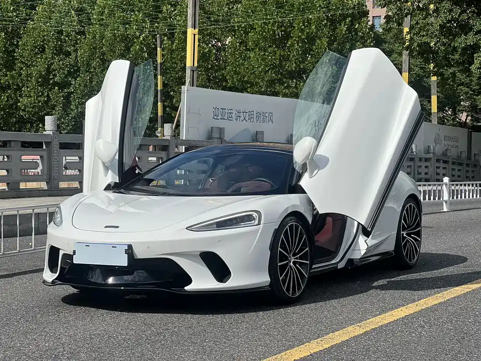 McLaren GT