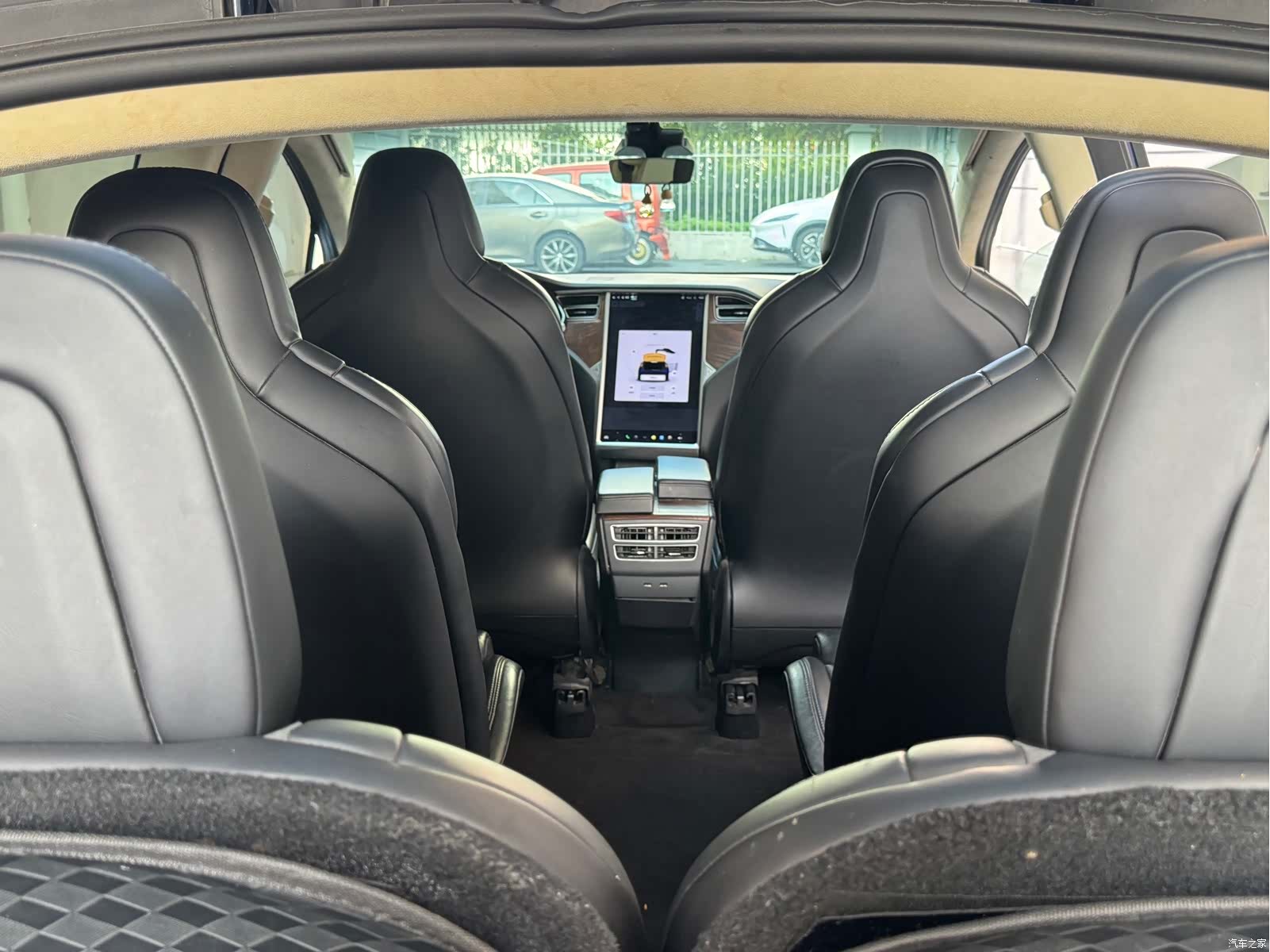 Tesla Model X, 2017 9