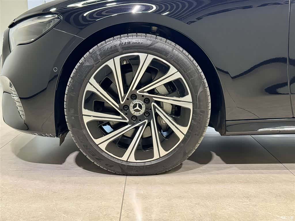 Mercedes-Benz E-Class, 2024 10