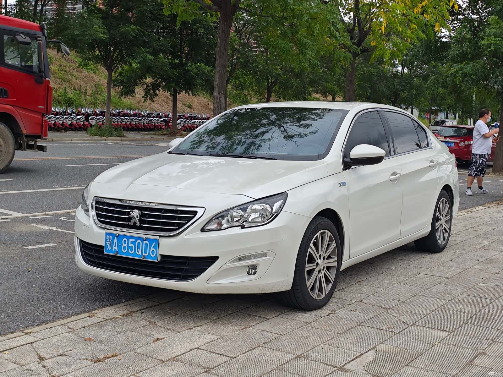 Peugeot 408