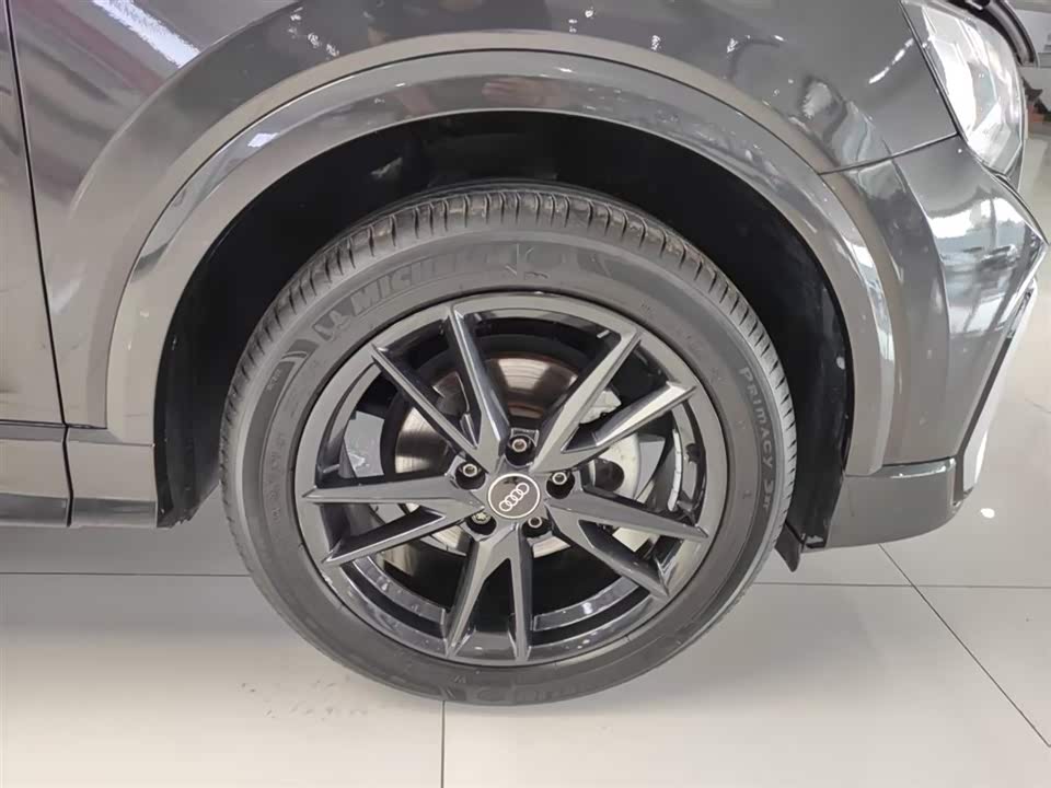 Audi Q2L