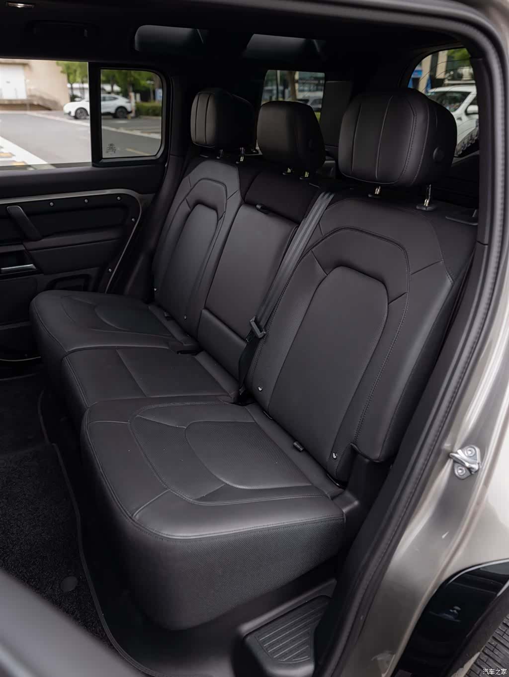 Land Rover Defender, 2024 19