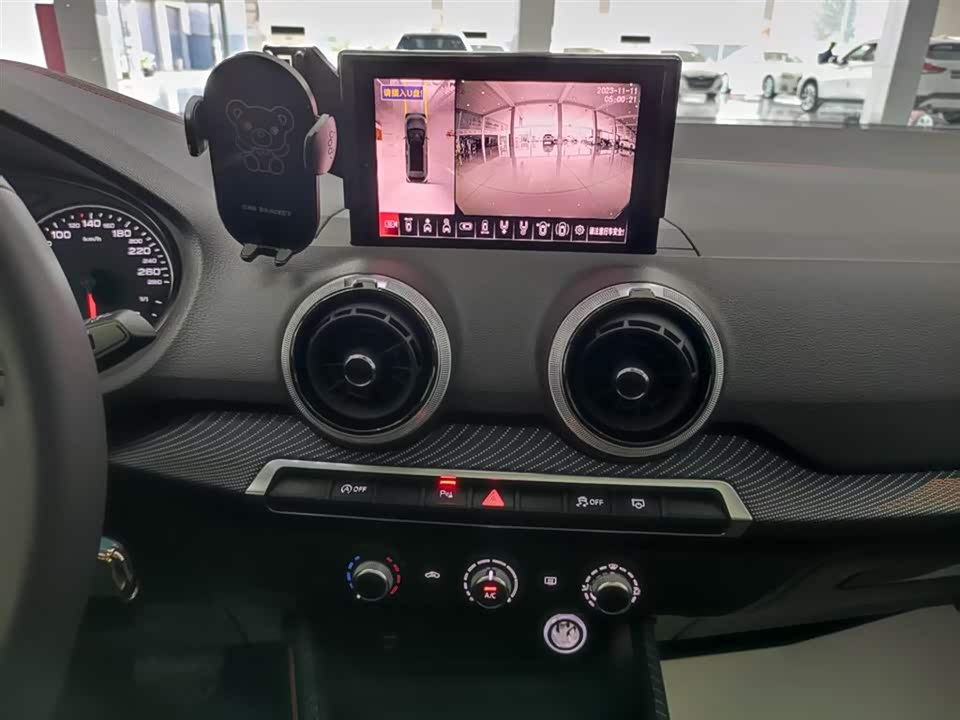 Audi Q2L