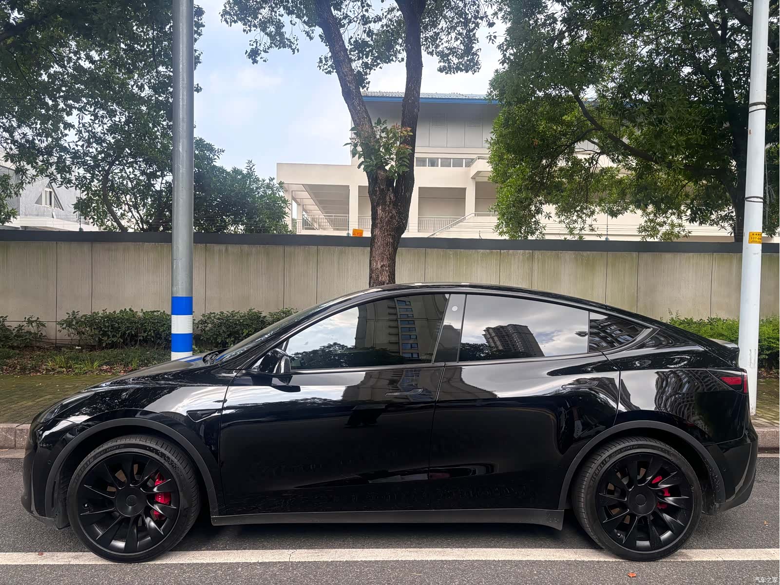 Tesla Model Y, 2023 9