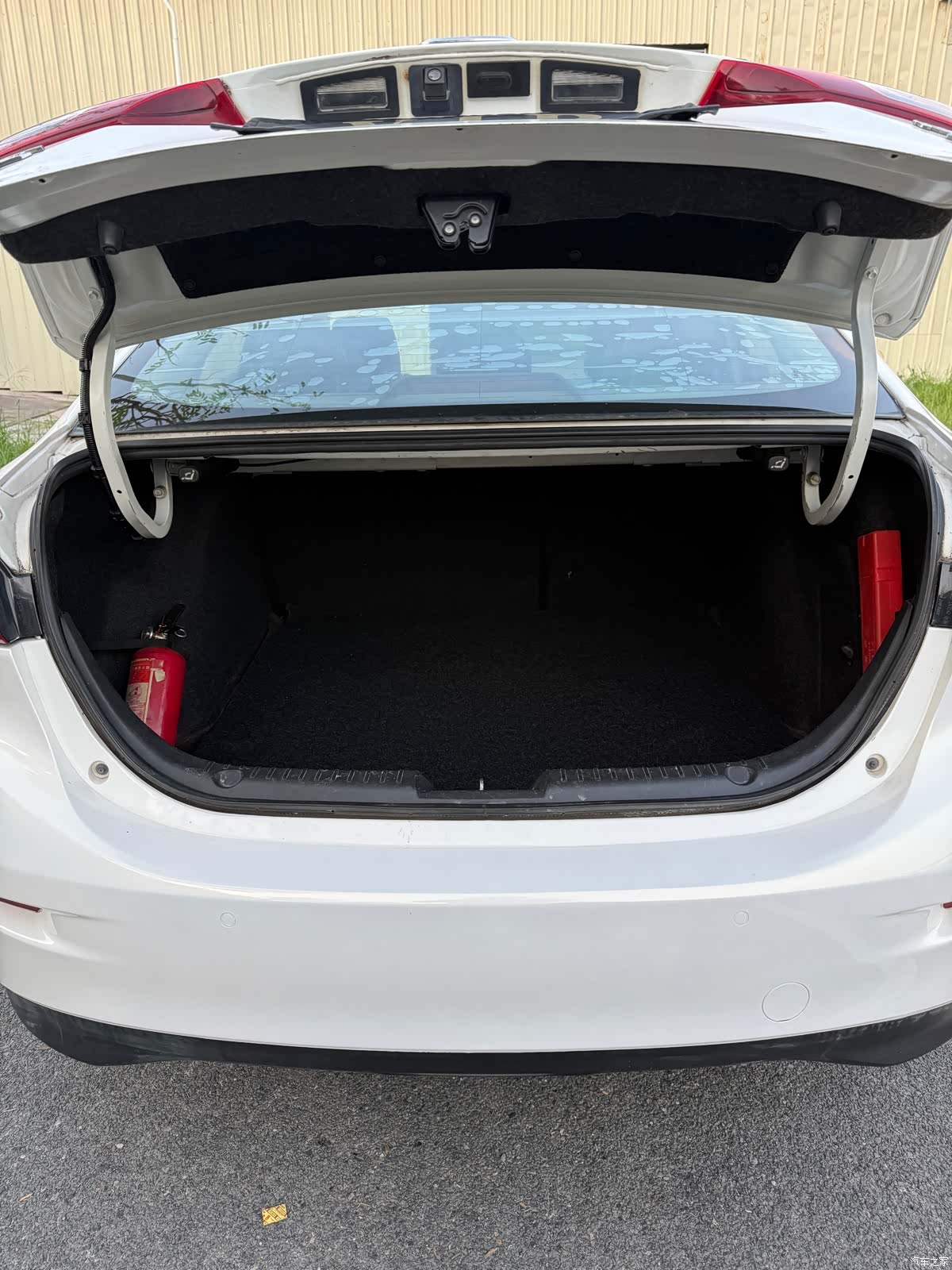Mazda Mazda3, 2016 8