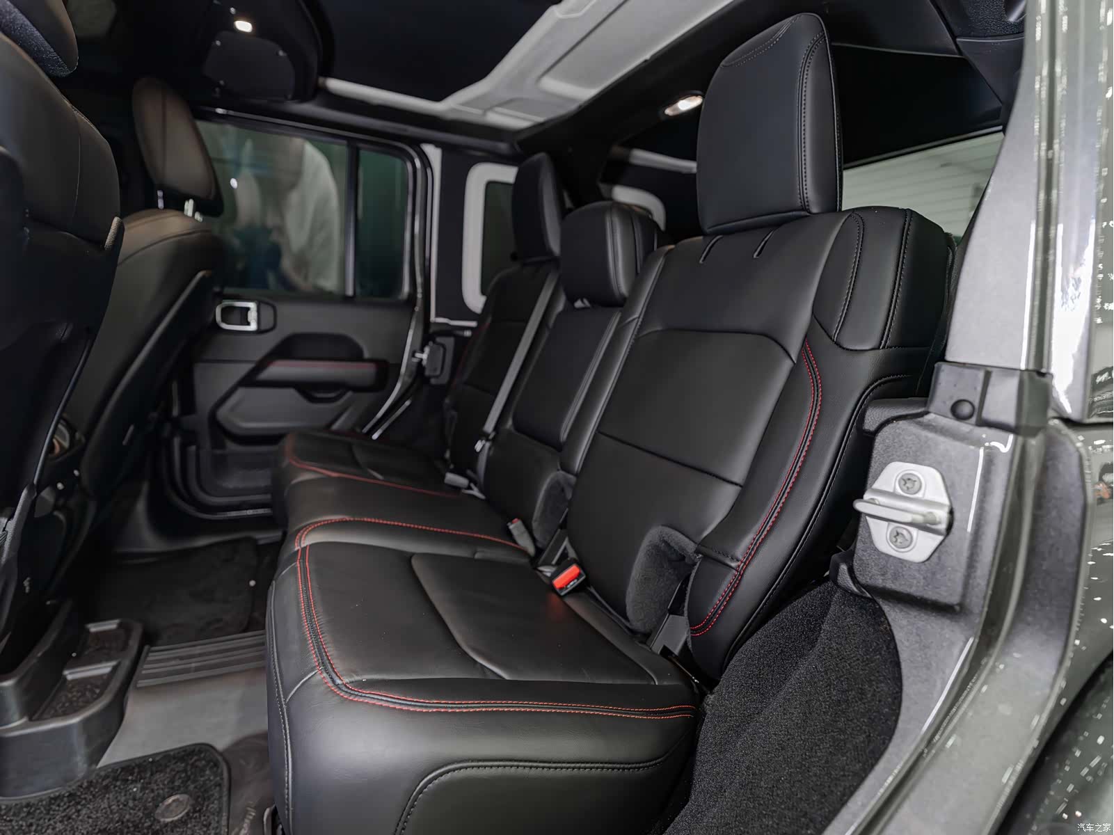 Jeep Wrangler, 2026 13