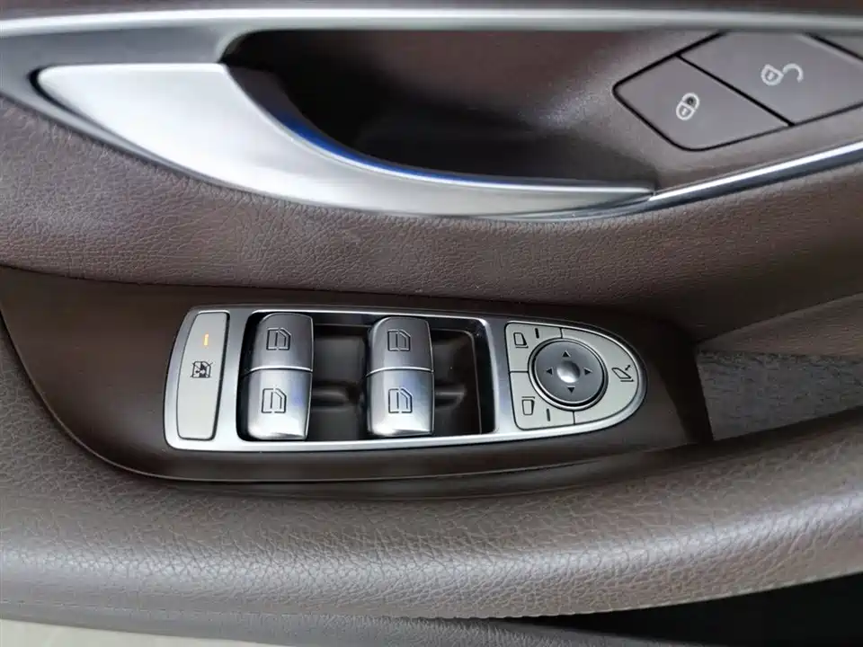 Mercedes-Benz CLS Mercedes-Benz CLS