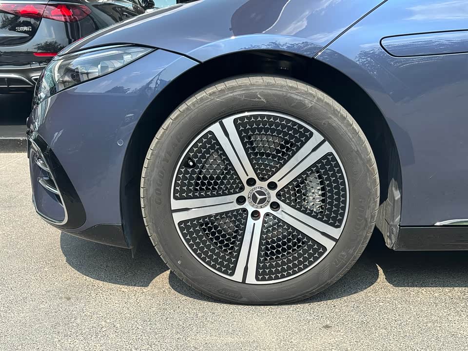 Mercedes-Benz EQS