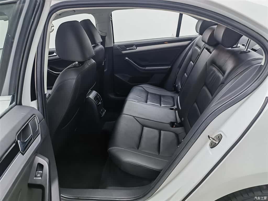 Volkswagen Sagitar, 2019 15