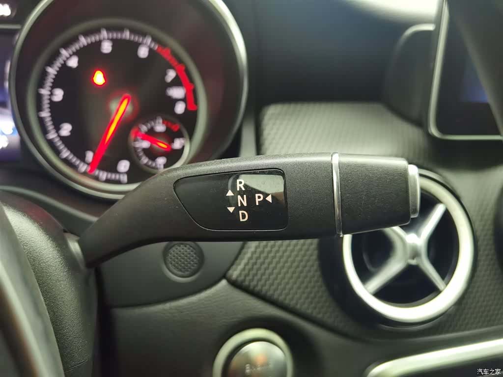 Mercedes-Benz GLA, 2019 13