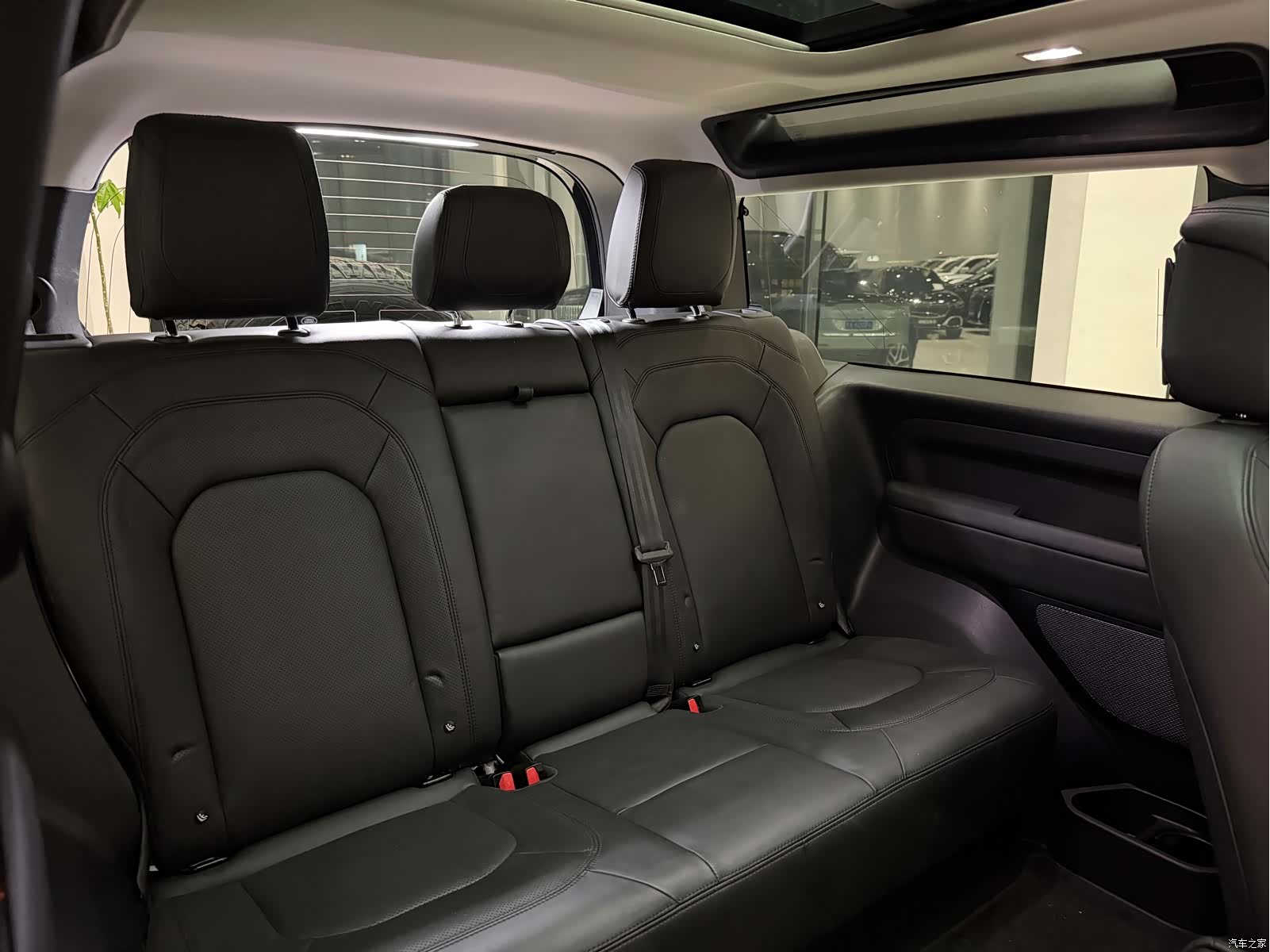 Land Rover Defender, 2023 8