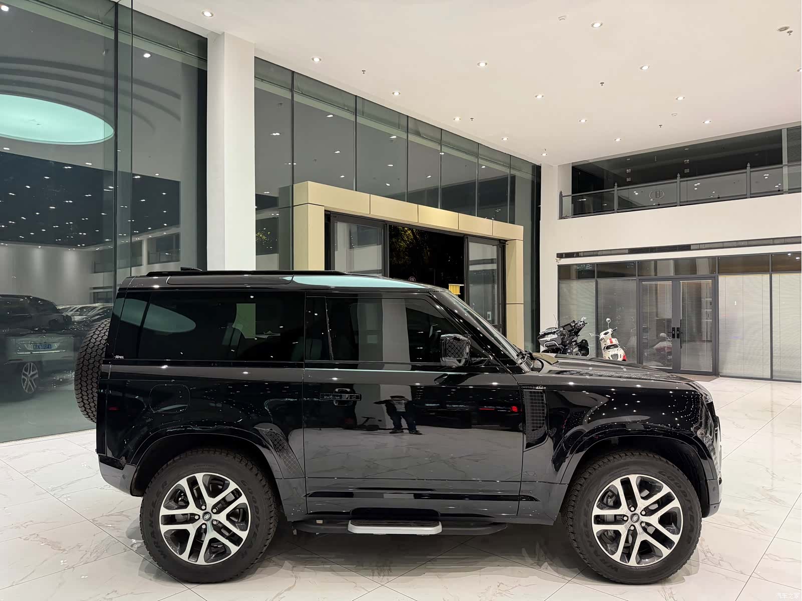 Land Rover Defender, 2023 12