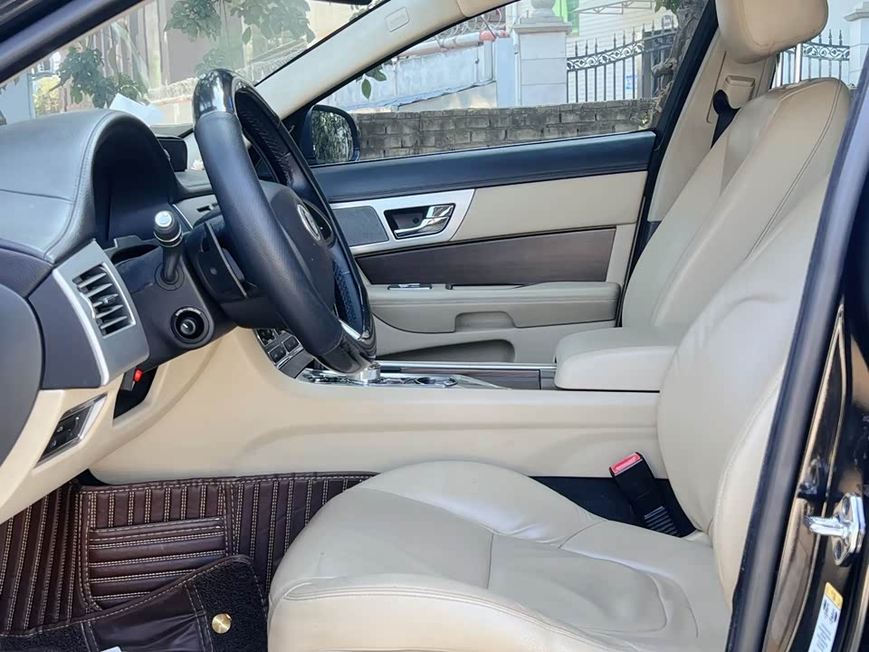 Jaguar XF Jaguar XF