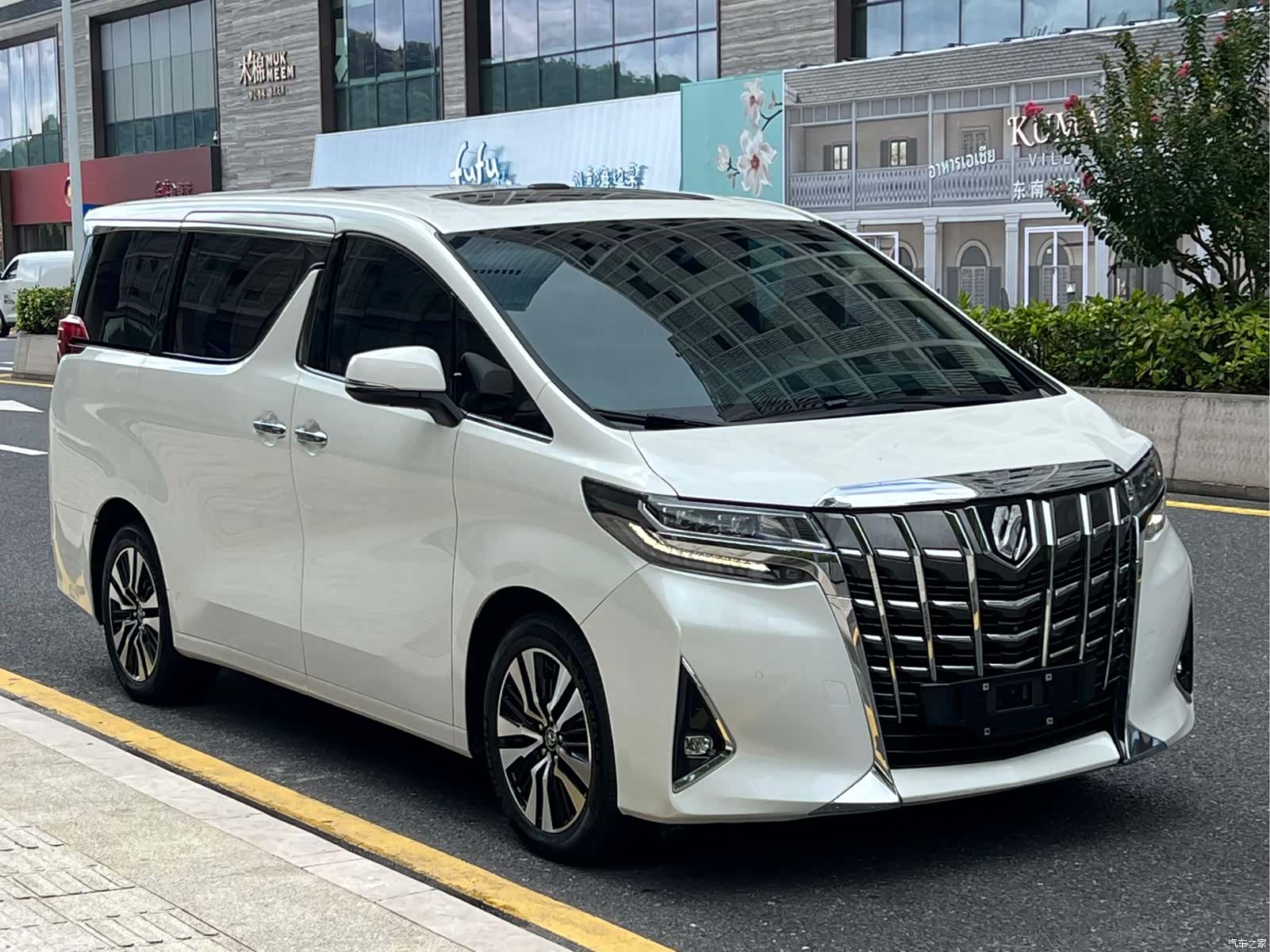 Toyota Alphard, 2018 3