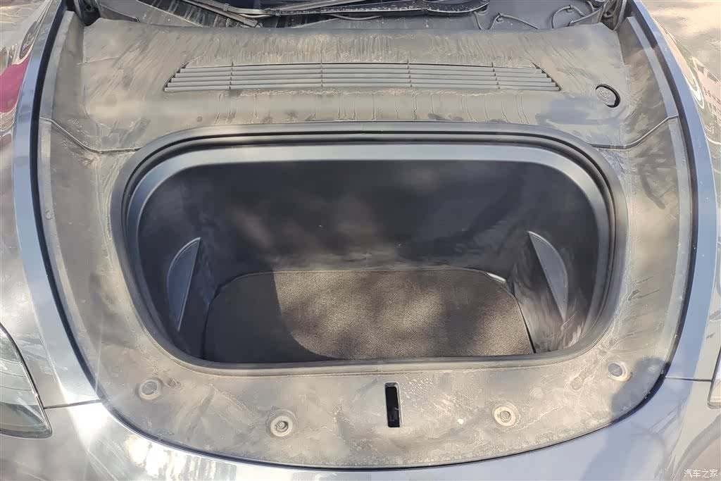 Tesla Model Y, 2023 10