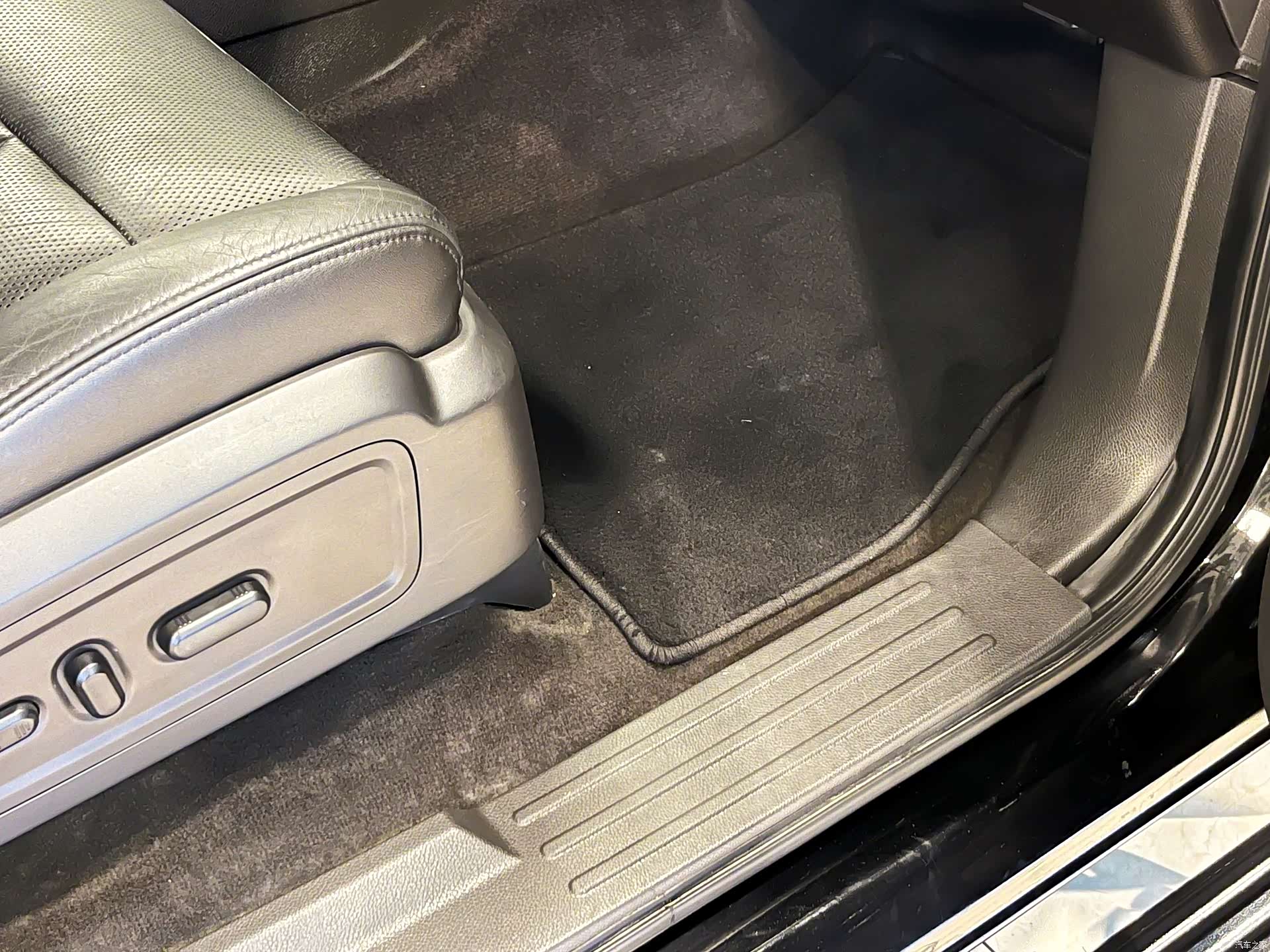 Lincoln Navigator, 2011 16