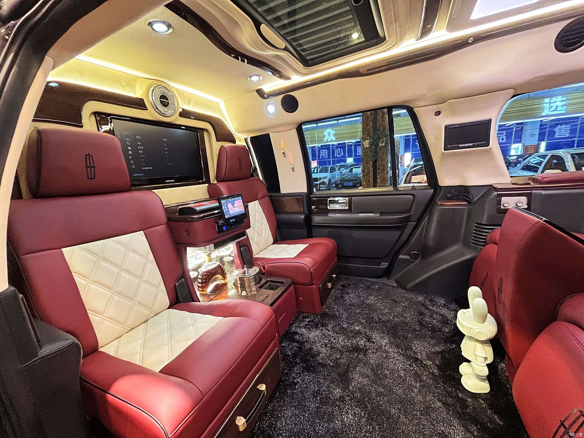 Lincoln Navigator, 2011 28