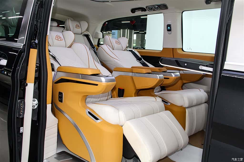 Mercedes-Benz 7, 2024 23