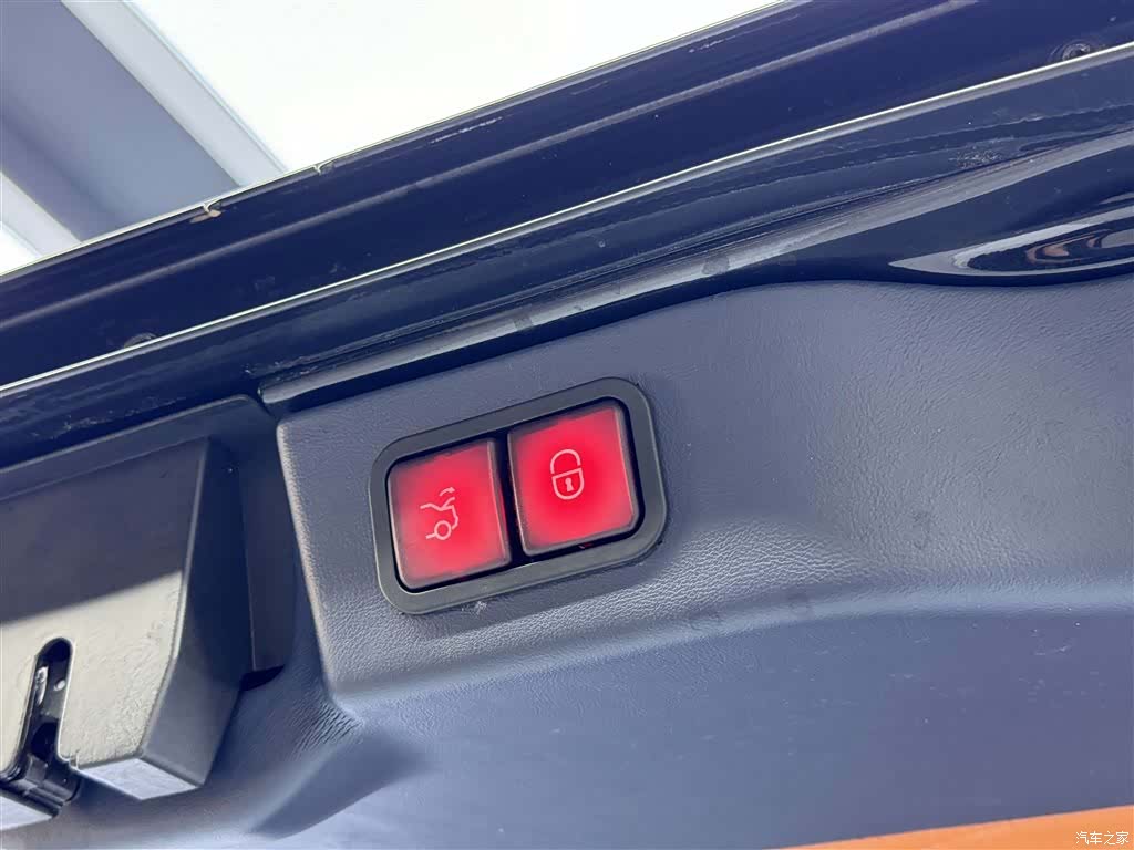 Mercedes-Benz 7, 2023 27
