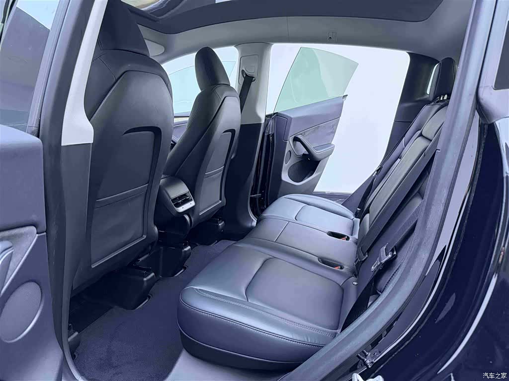 Tesla Model Y, 2023 10