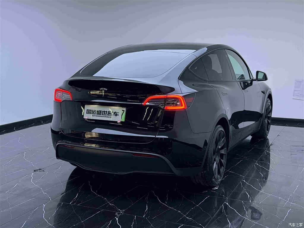 Tesla Model Y, 2023 4