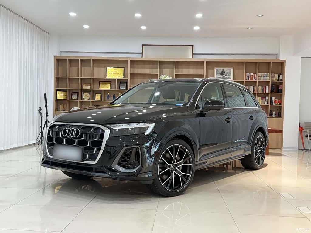 Audi Q7, 2025 3