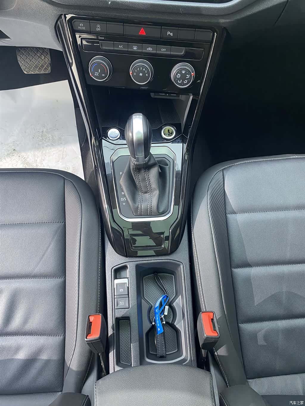 Volkswagen T-ROC, 2023 все фото