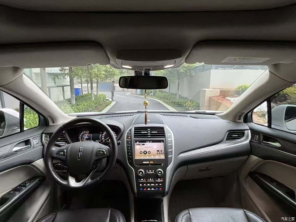 Lincoln MKC, 2017 10