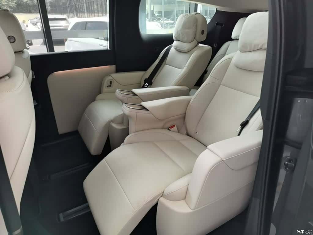 Li Auto MEGA, 2026 17