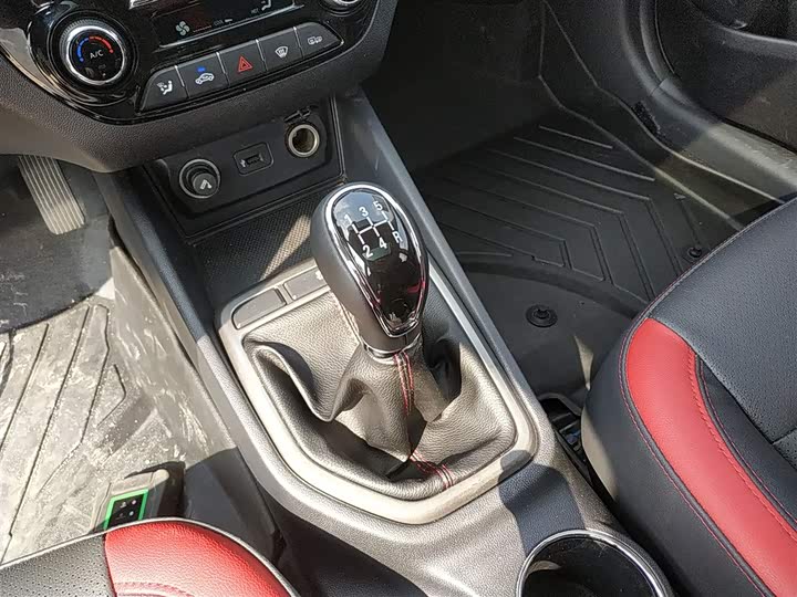 Changan Eado XT 2015 1.6L МКПП jun ku xing guo V