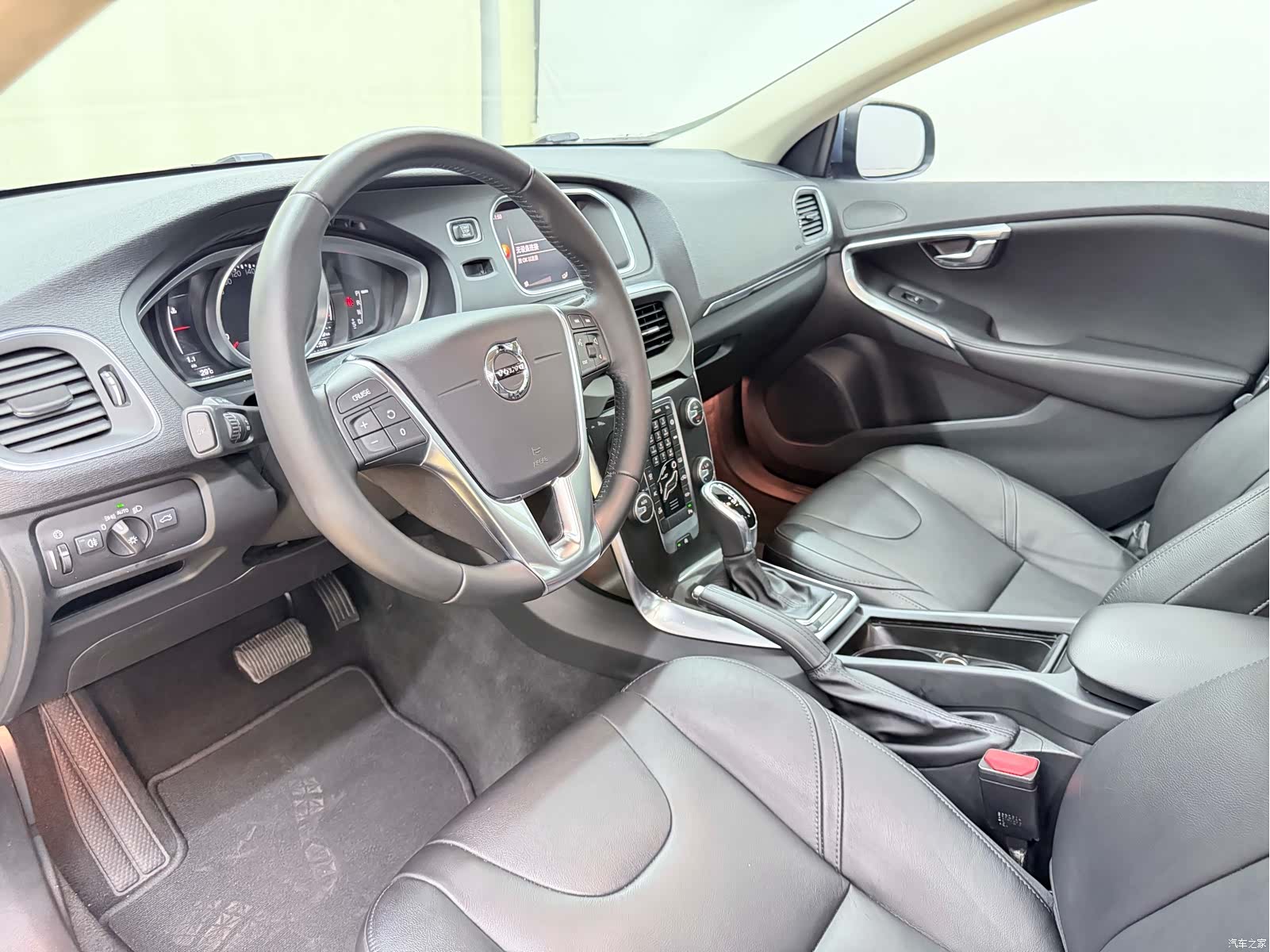 Volvo V40, 2018 17