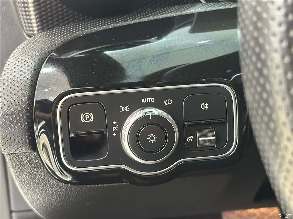 Mercedes-Benz A-Class, 2019 24