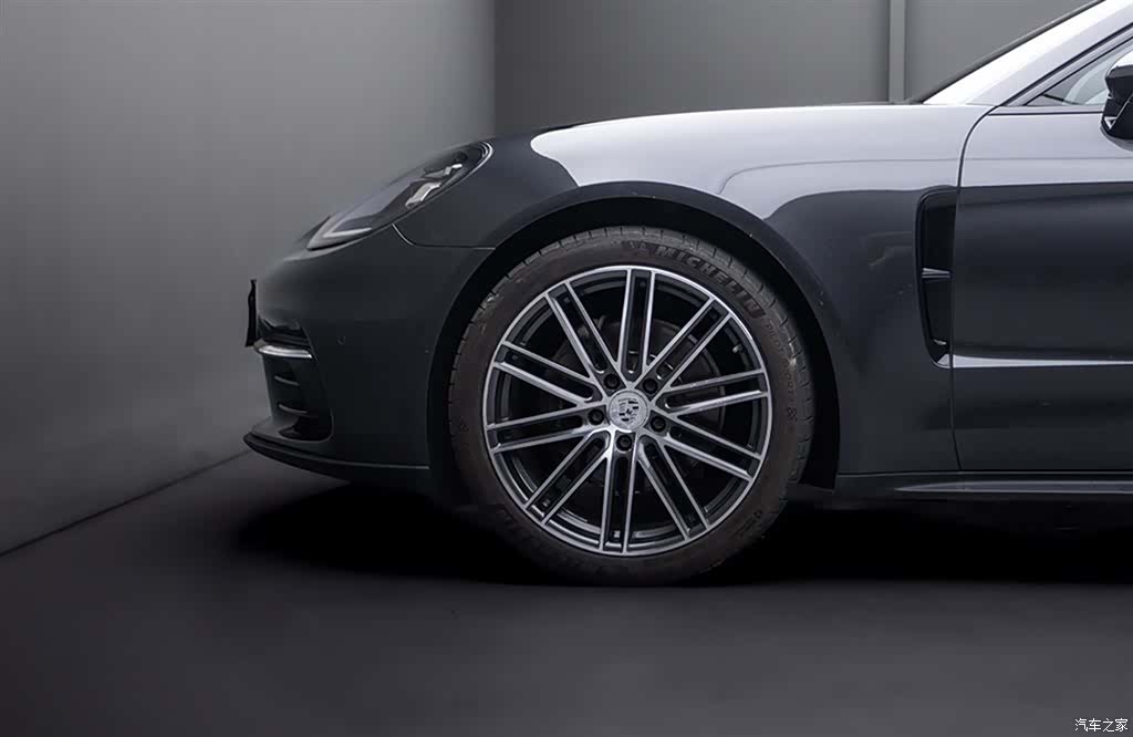 Porsche Panamera, 2018 все фото