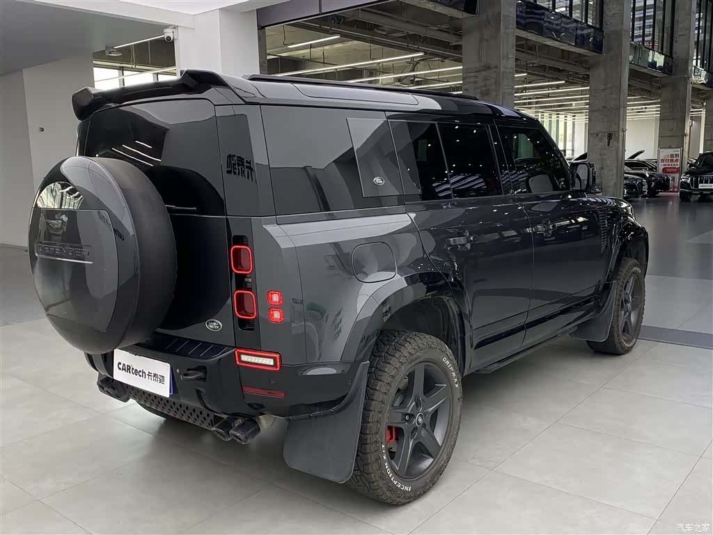 Land Rover Defender, 2023 4