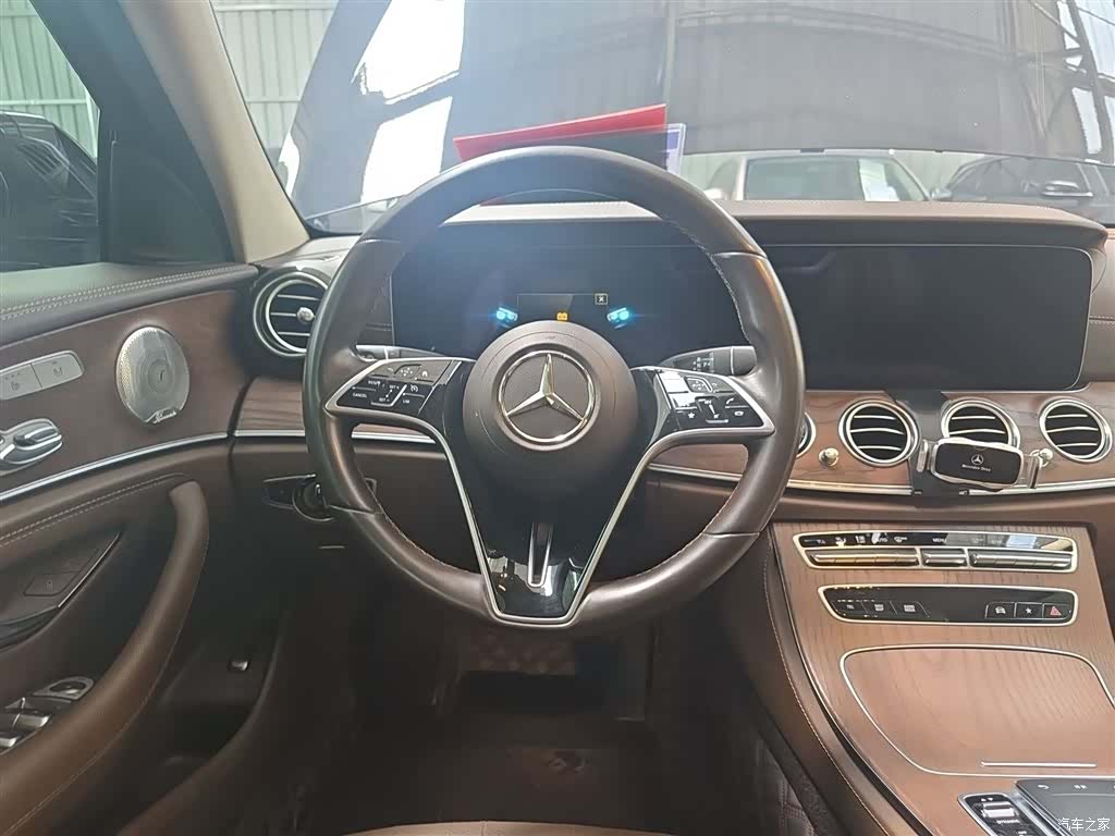 Mercedes-Benz E-Class, 2023 11