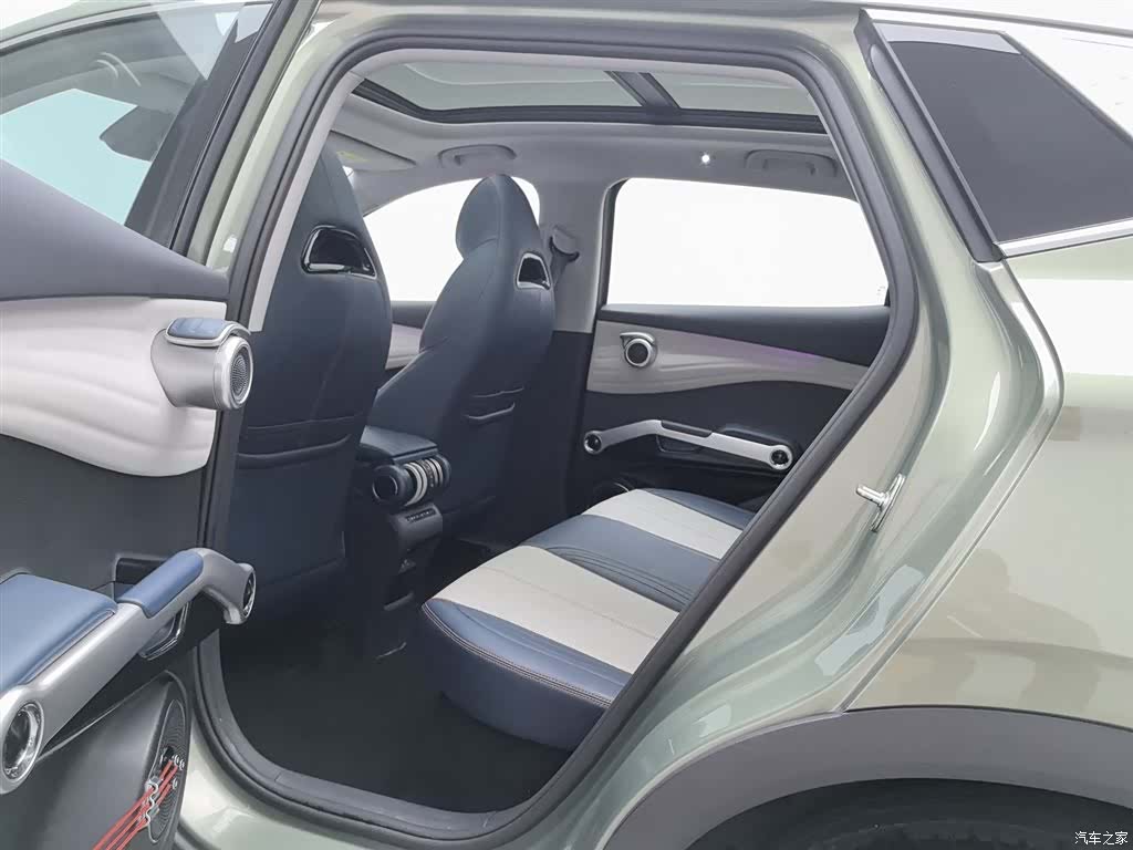 BYD Yuan, 2022 15