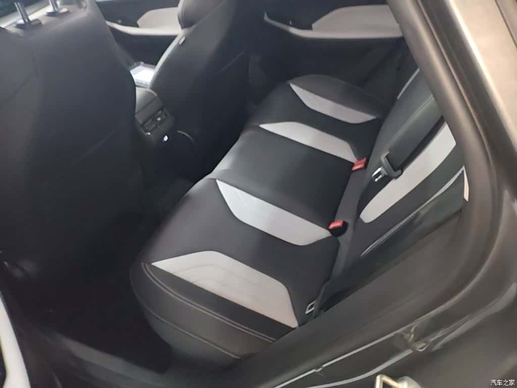 Geely Binray, 2023 17