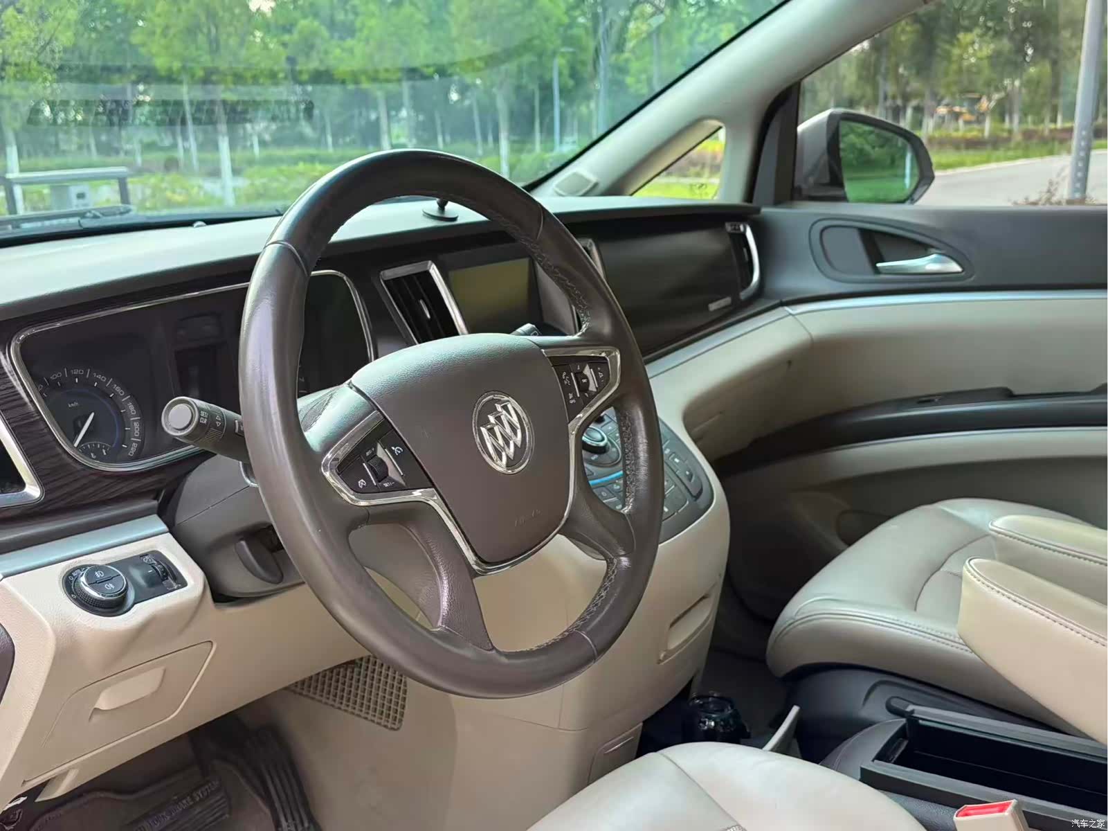 Buick GL8, 2012 7